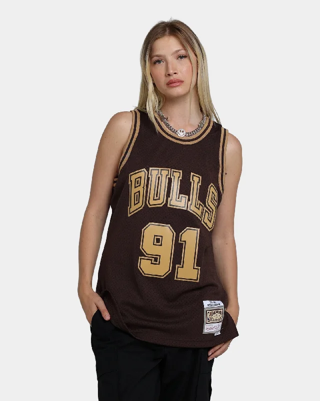 Mitchell & Ness Chicago Bulls Dennis Rodman #91 '97-'98 Lux Brown Swingman Jersey Baroque Brown V Neck Jersey Blouse Mitchell & Ness Chicago Bulls Dennis Rodman #91 '97-'98 Lux Brown Swingman Jersey Baroque Brown V Neck Jersey Blouse