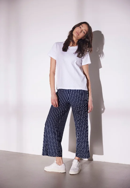 Donna Loose Jersey Crop - Navy Stripe Summer Jersey Tee