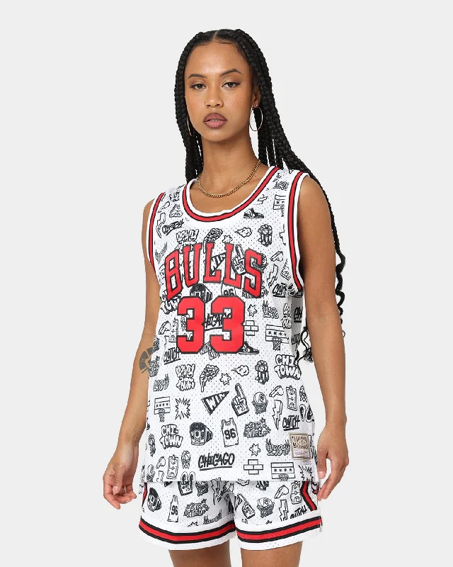 Mitchell & Ness Women's Chicago Bulls Scottie Pippen #33 Doodle Swingman Jersey White Boat Neck Jersey Shirt Mitchell & Ness Women's Chicago Bulls Scottie Pippen #33 Doodle Swingman Jersey White Boat Neck Jersey Shirt
