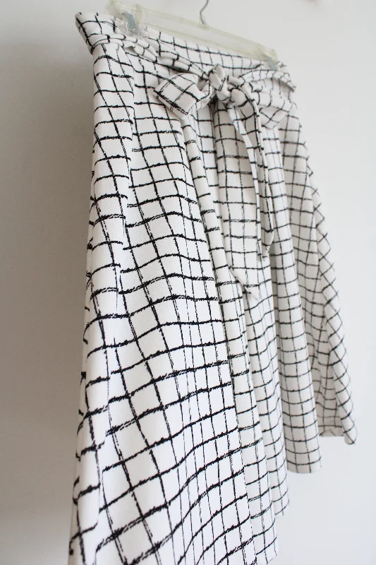 Black & White Checkered Tied Skirt | M tiered skirt playful