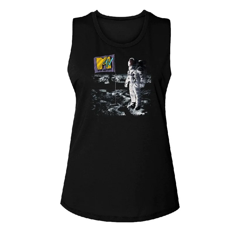 MTV Eye-Catching Tank Top, Flag On Moon striped tank top